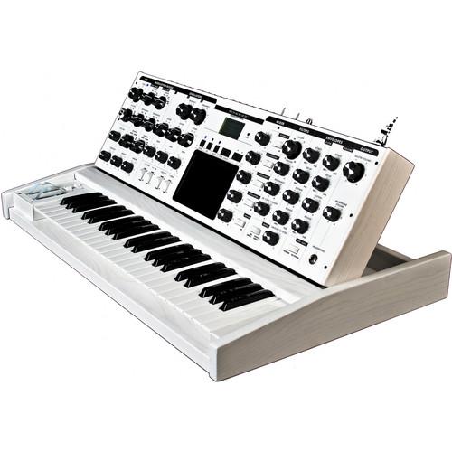Moog Minimoog Voyager Monophonic Synthesizer VY-MIN-0021
